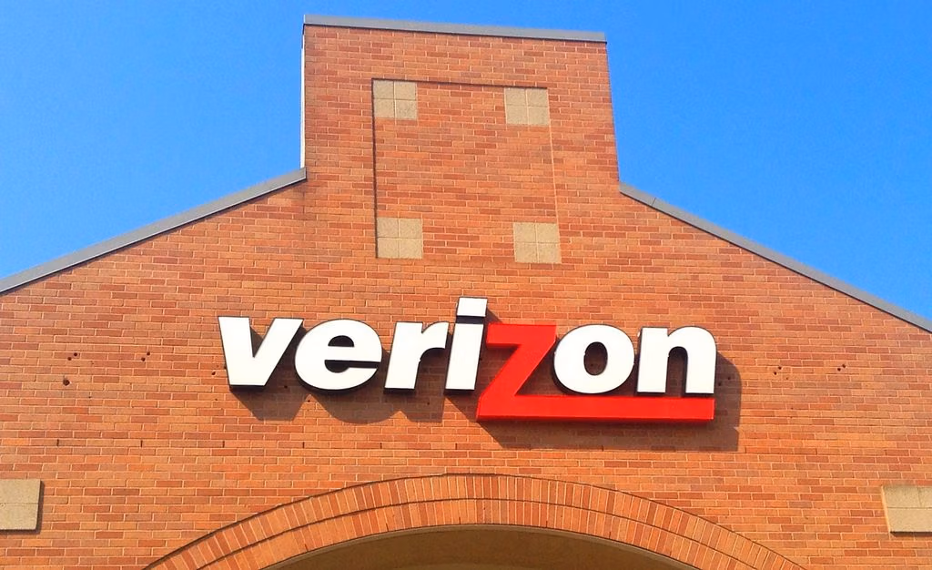 Verizon sign/logo on building
